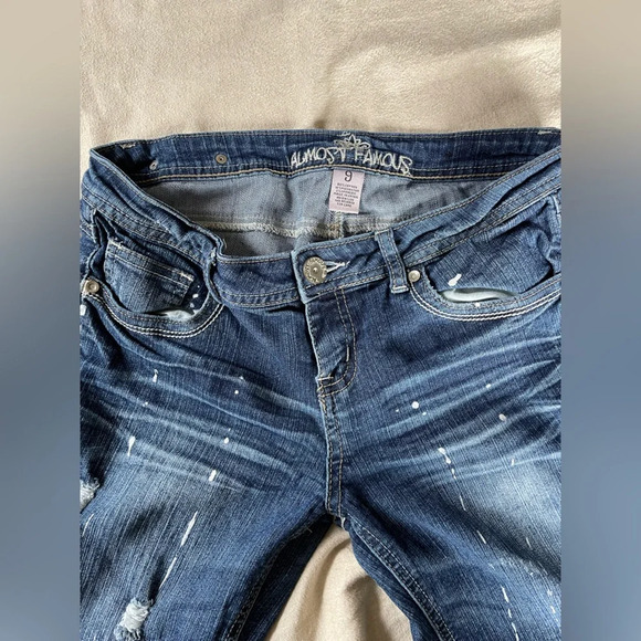 Almost Famous Paint Splatter Crop Capri‎ Cuffed Jeans - Picture 4 of 6